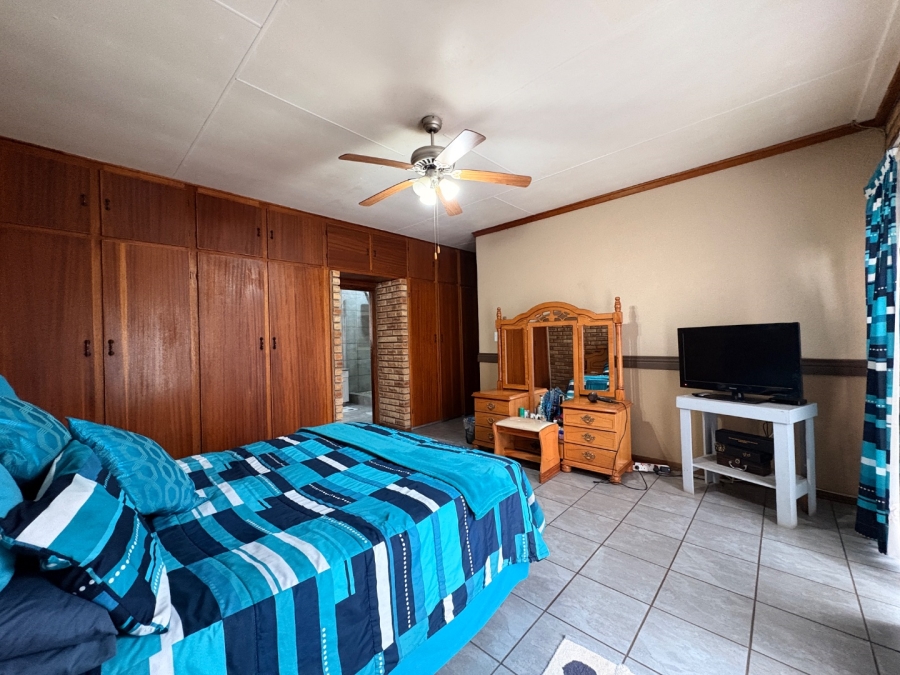 6 Bedroom Property for Sale in Doringkruin North West